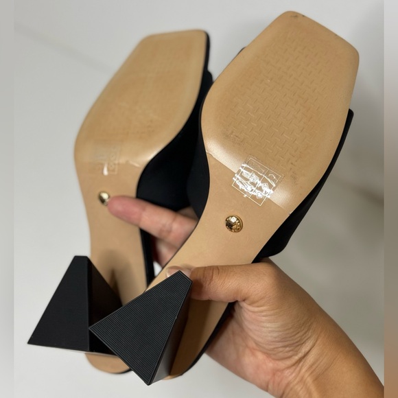 CHARLES & KEITH LEATHER TRAPEZE HEEL MULE SIZE 35 - Picture 4 of 8